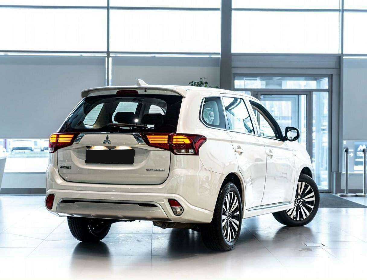 Mitsubishi Outlander, 2022 - 235 км. | Фото №3