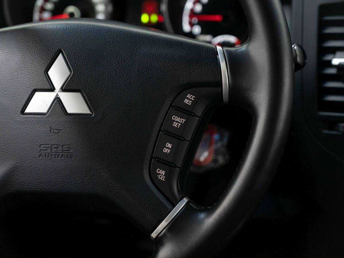 Mitsubishi Pajero, 2011 Фото №15