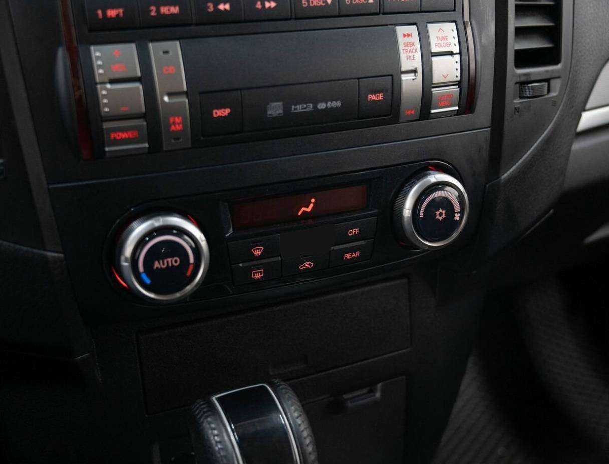 Mitsubishi Pajero, 2011 Фото №23