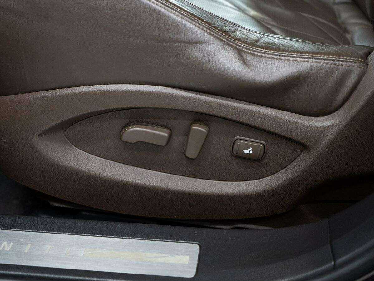 Infiniti FX37, 2011 Фото №17