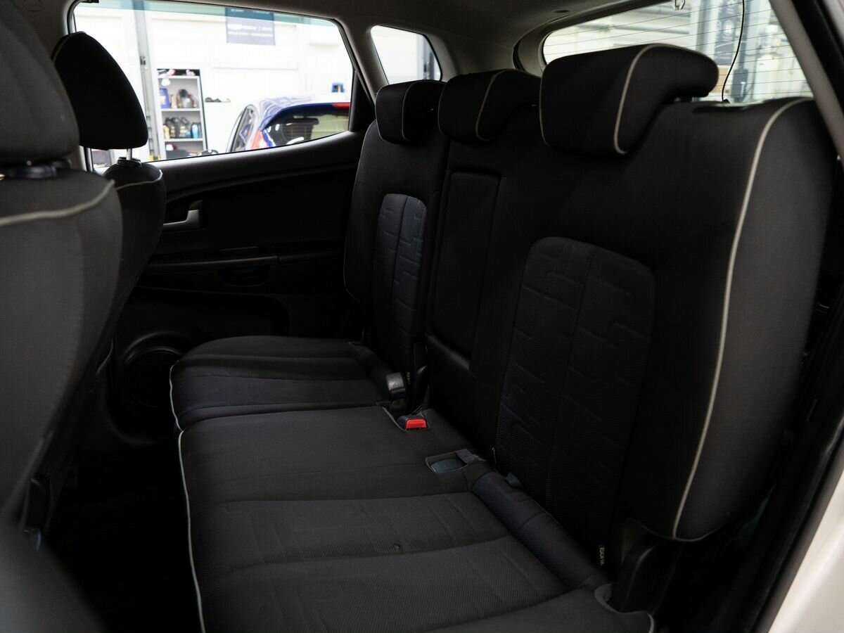 Kia Venga, 2011 Фото №9