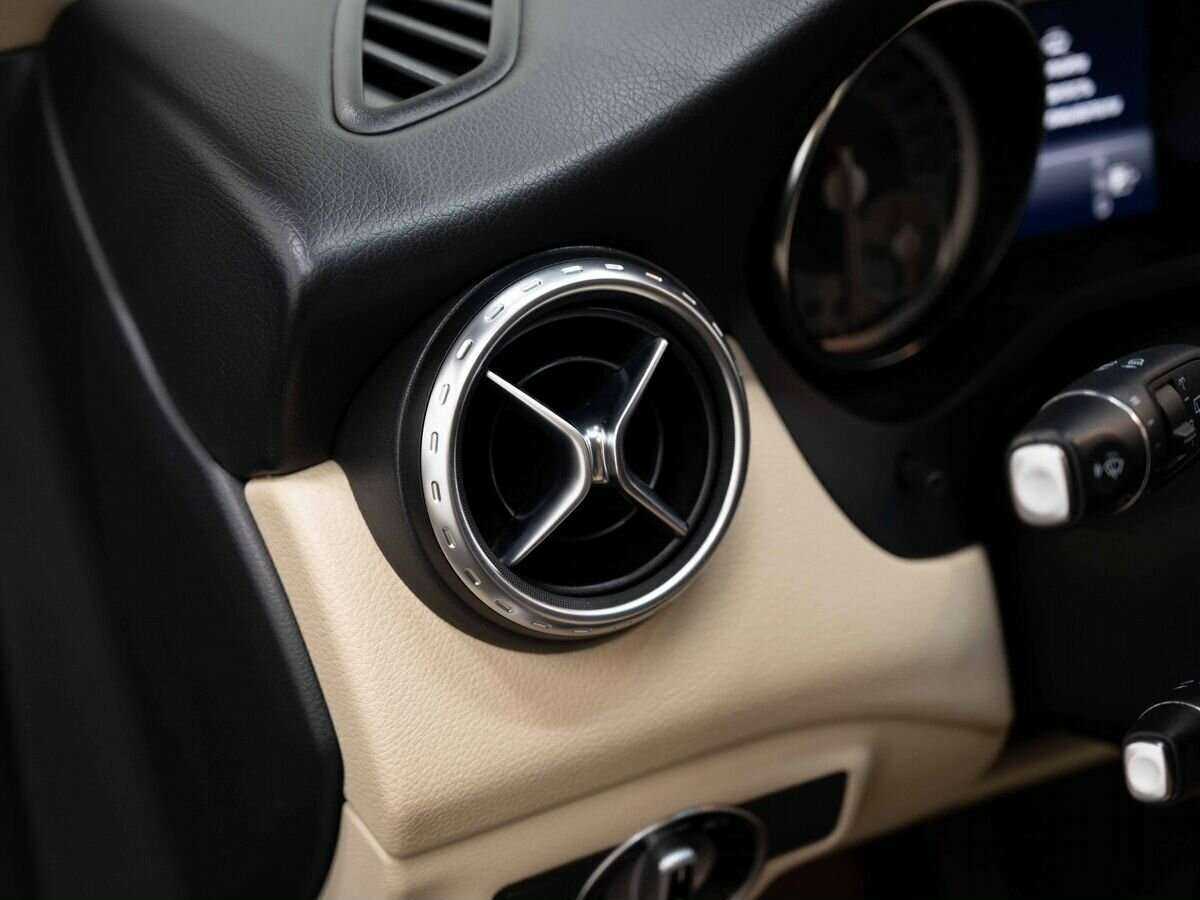 Mercedes-Benz GLA 250, 2015 Фото №17