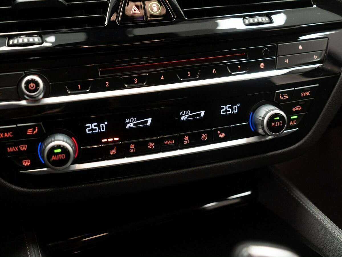 BMW 5 серии 530d xDrive, 2018 Фото №12