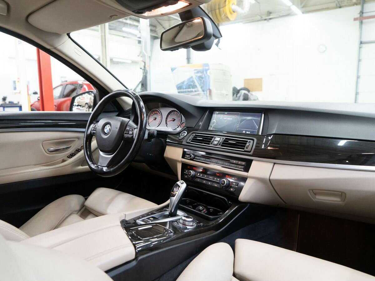 BMW 5 серии 535i xDrive, 2012 Фото №18
