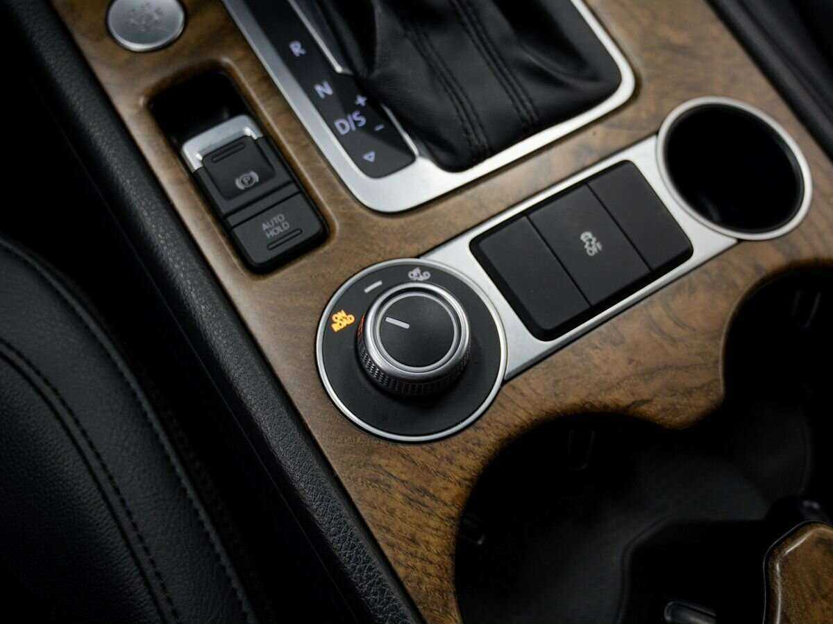 Volkswagen Touareg, 2015 Фото №22