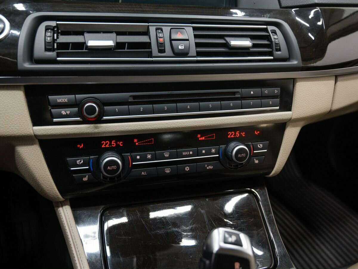 BMW 5 серии 525d, 2011 Фото №22