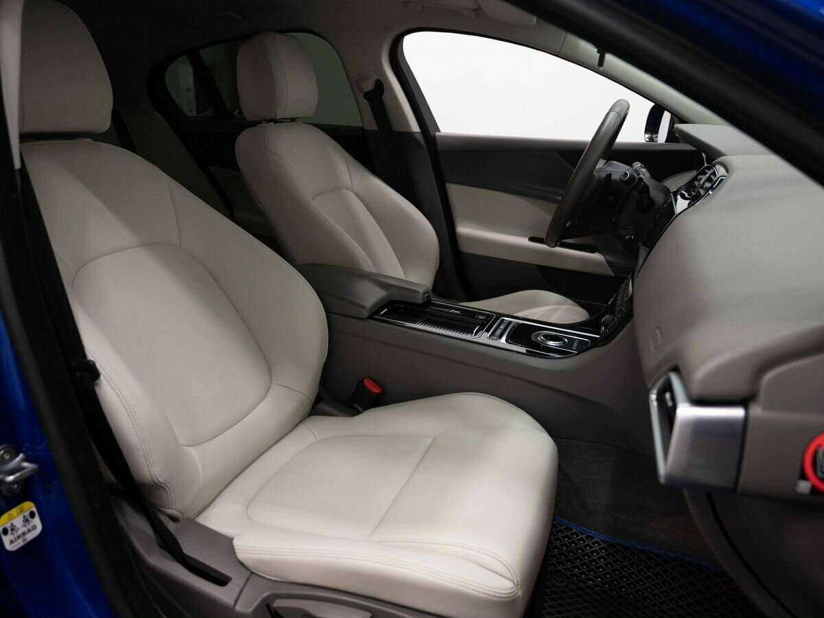 Jaguar XE, 2017 Фото №12