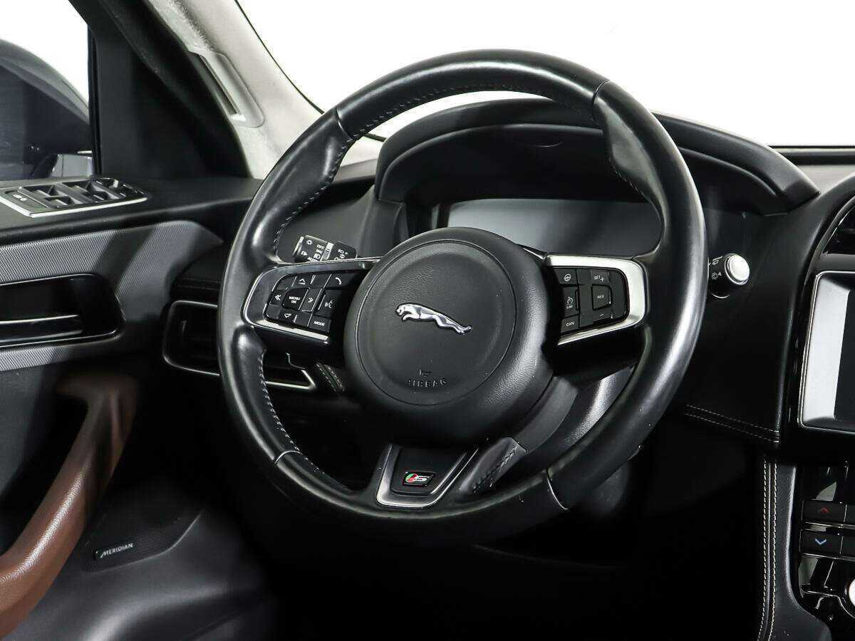 Jaguar F-Pace, 2017 Фото №14