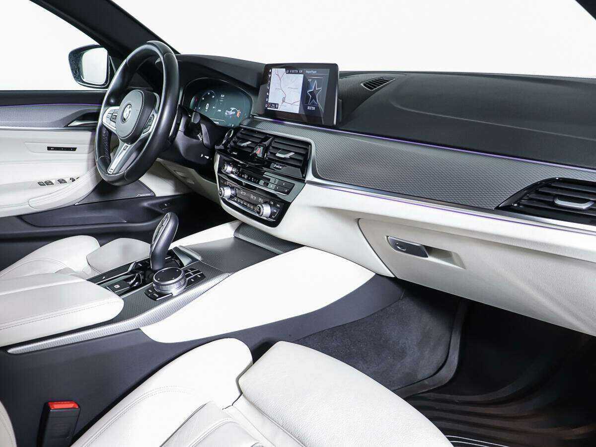 BMW 5 серии 530i xDrive, 2019 Фото №10