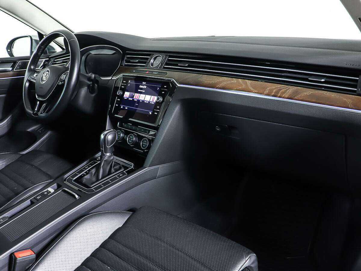 Volkswagen Passat Alltrack, 2018 Фото №9