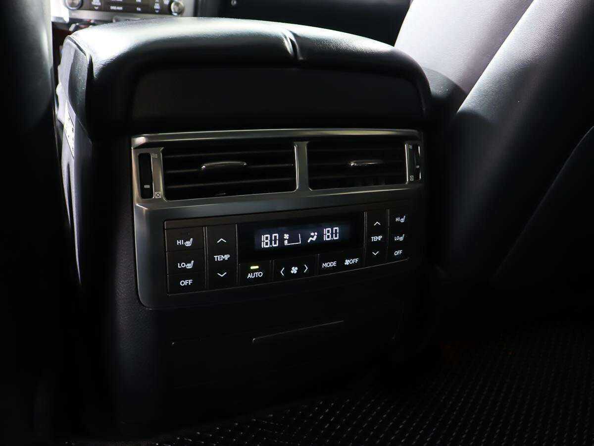 Lexus LX 570, 2011 Фото №21