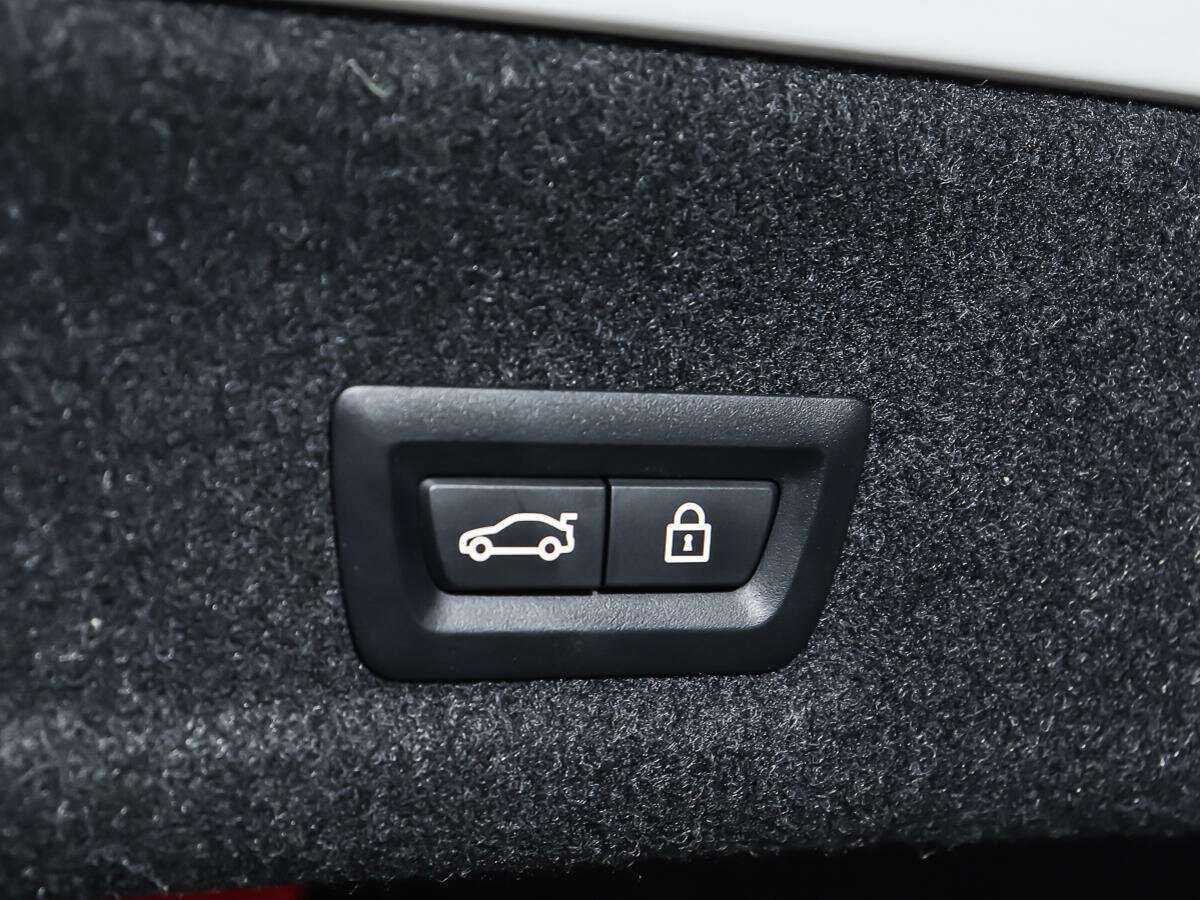 BMW 3 серии 320d xDrive, 2019 Фото №17