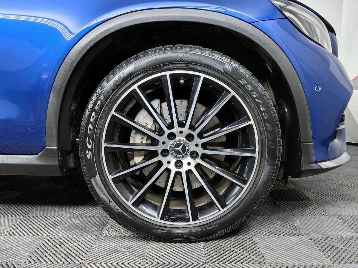 Mercedes-Benz GLC Coupe 300, 2018 Фото №15