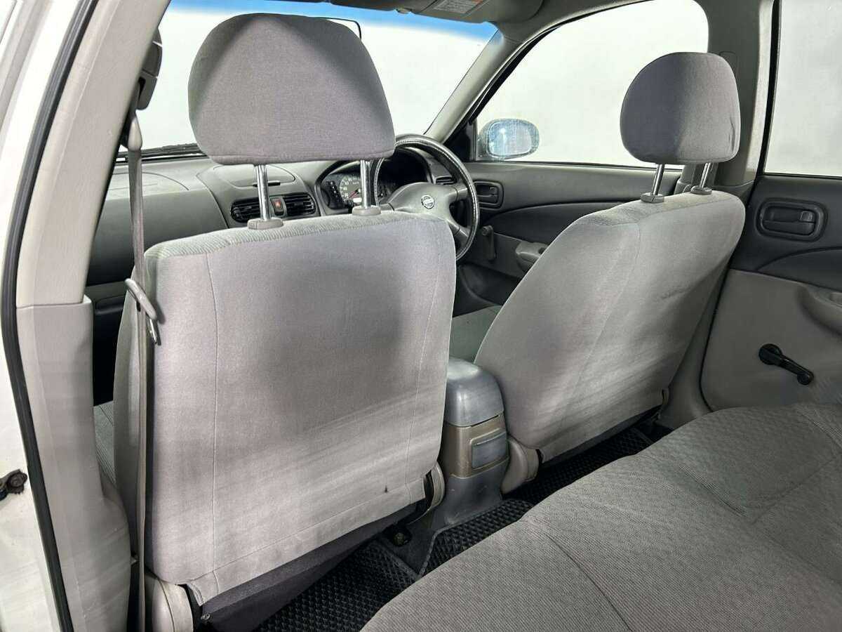 Nissan Sunny, 2004 Фото №16