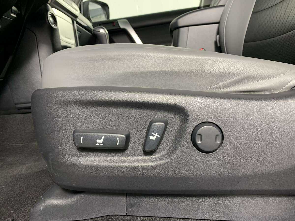 Toyota Land Cruiser Prado, 2021 Фото №15