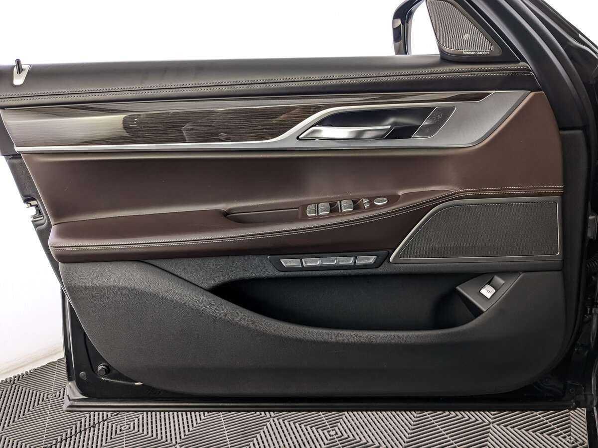 BMW 7 серии Long 750Li xDrive, 2017 Фото №14