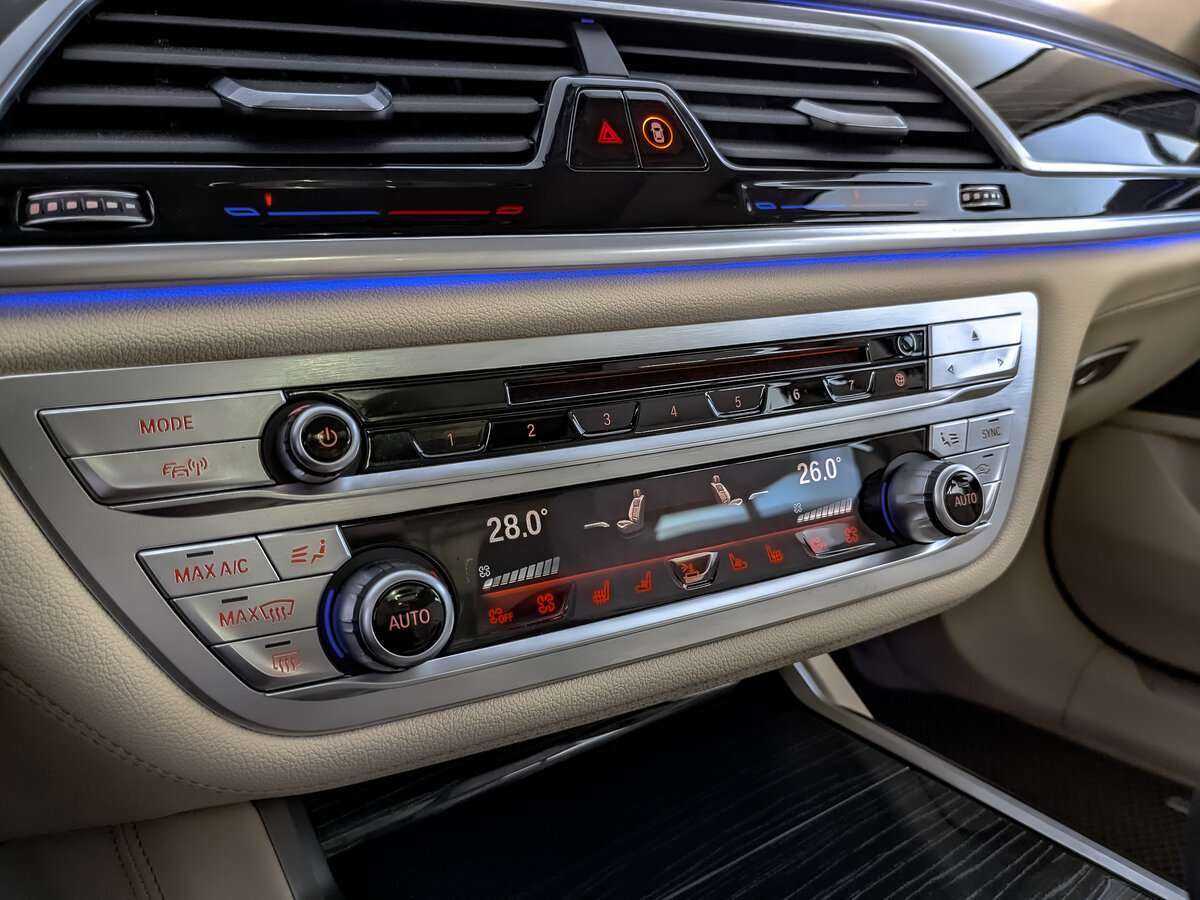 BMW 7 серии Long 740Li xDrive, 2021 Фото №15