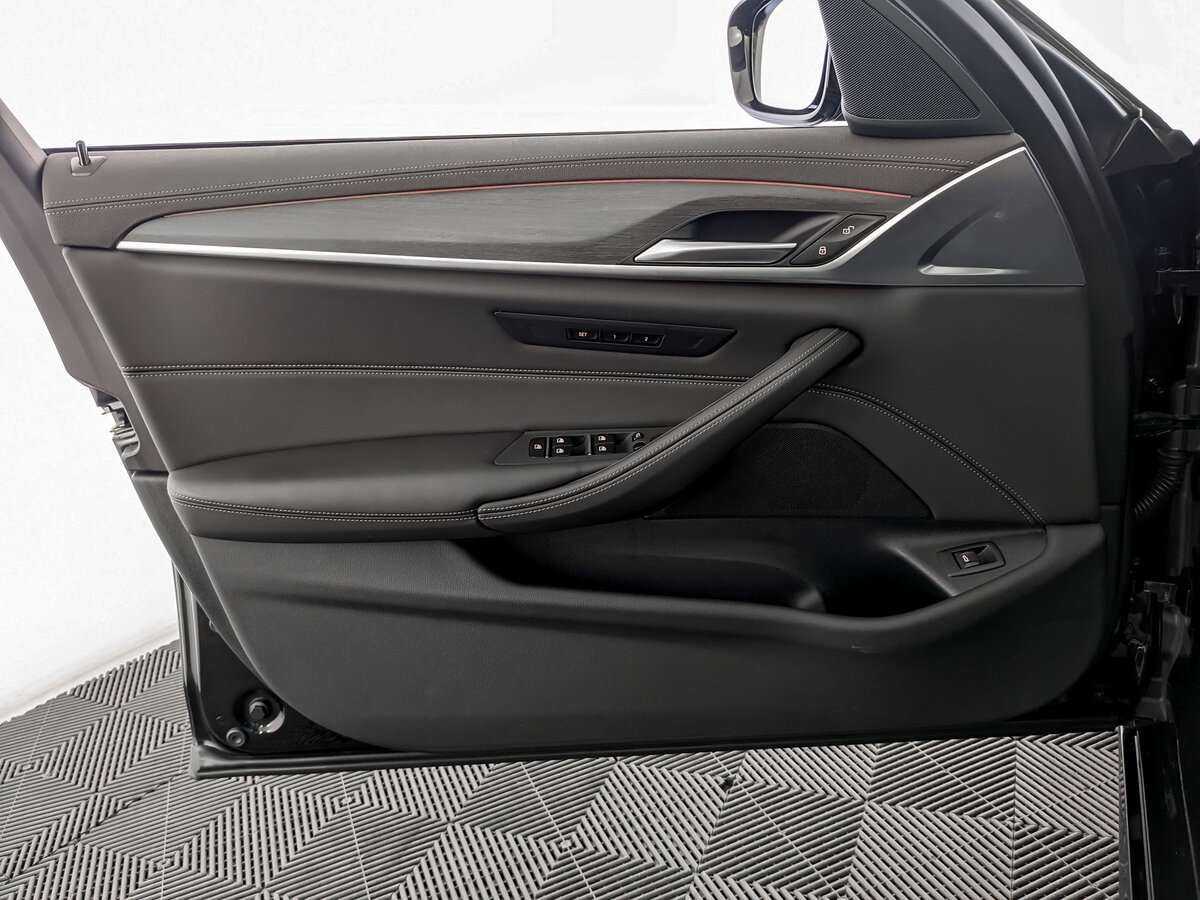 BMW 5 серии 530d xDrive, 2021 Фото №10