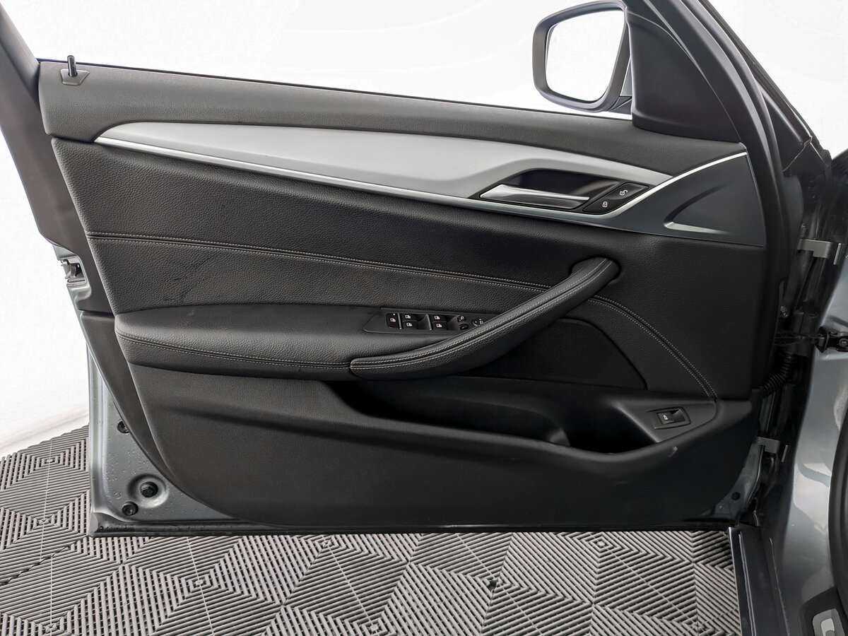 BMW 5 серии 530d xDrive, 2019 Фото №15