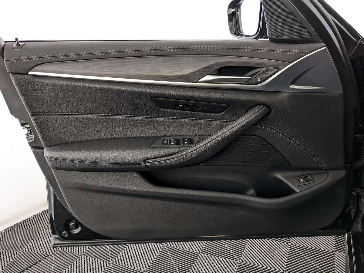 BMW 5 серии 530d xDrive, 2021 Фото №14