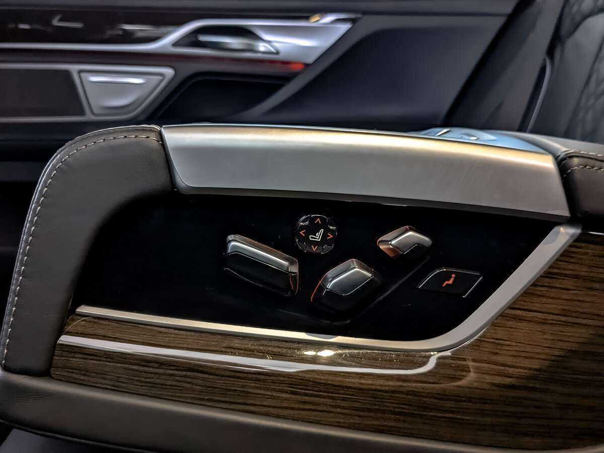 BMW 7 серии Long 750Li xDrive, 2019 Фото №22