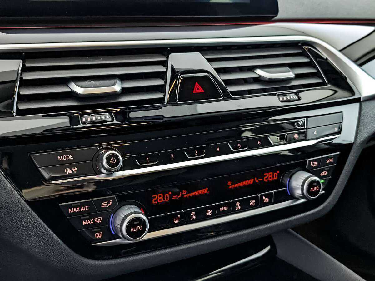 BMW 5 серии 520i, 2020 Фото №15