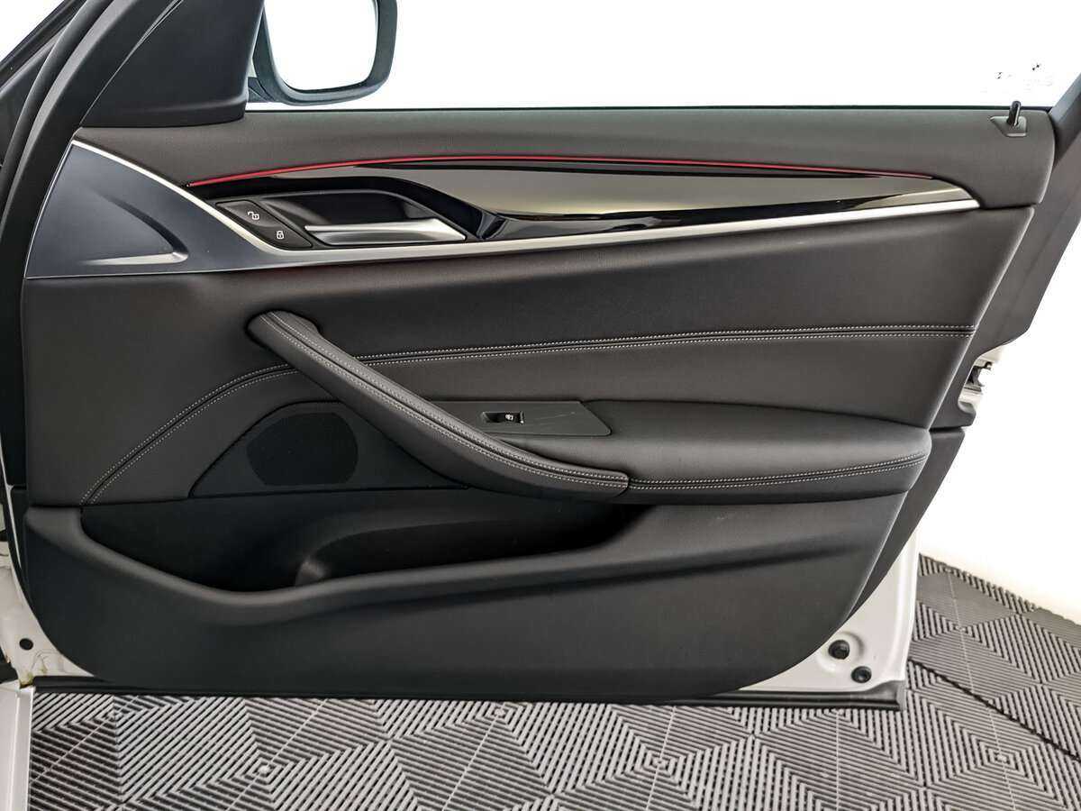 BMW 5 серии 520i, 2020 Фото №19