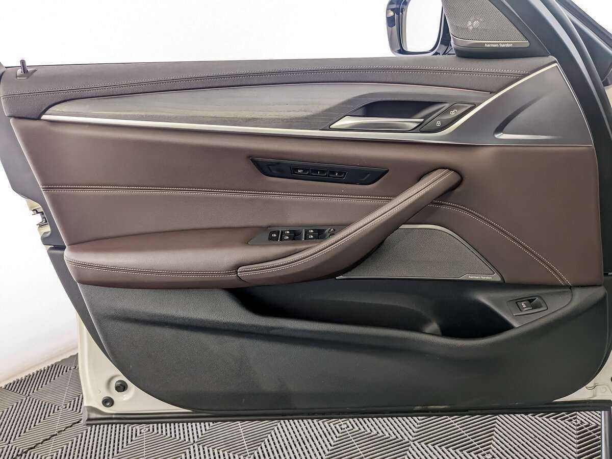 BMW 5 серии 530d xDrive, 2020 Фото №13