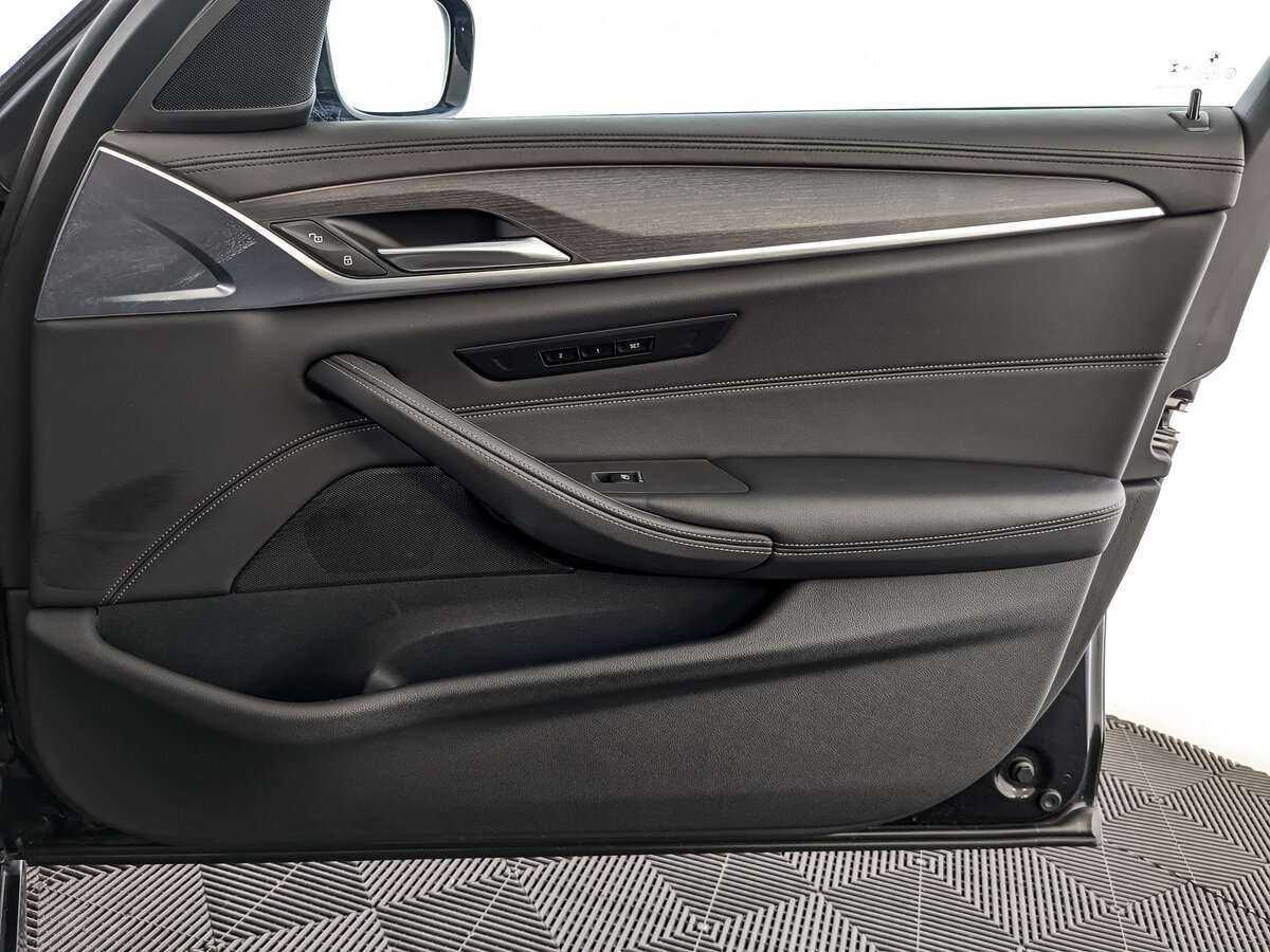 BMW 5 серии 530d xDrive, 2021 Фото №17