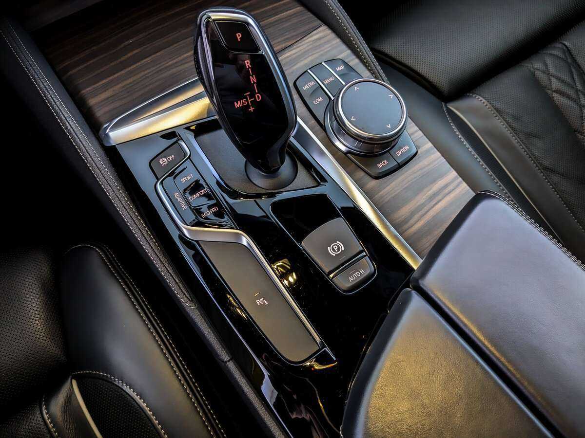 BMW 5 серии 530d xDrive, 2019 Фото №24