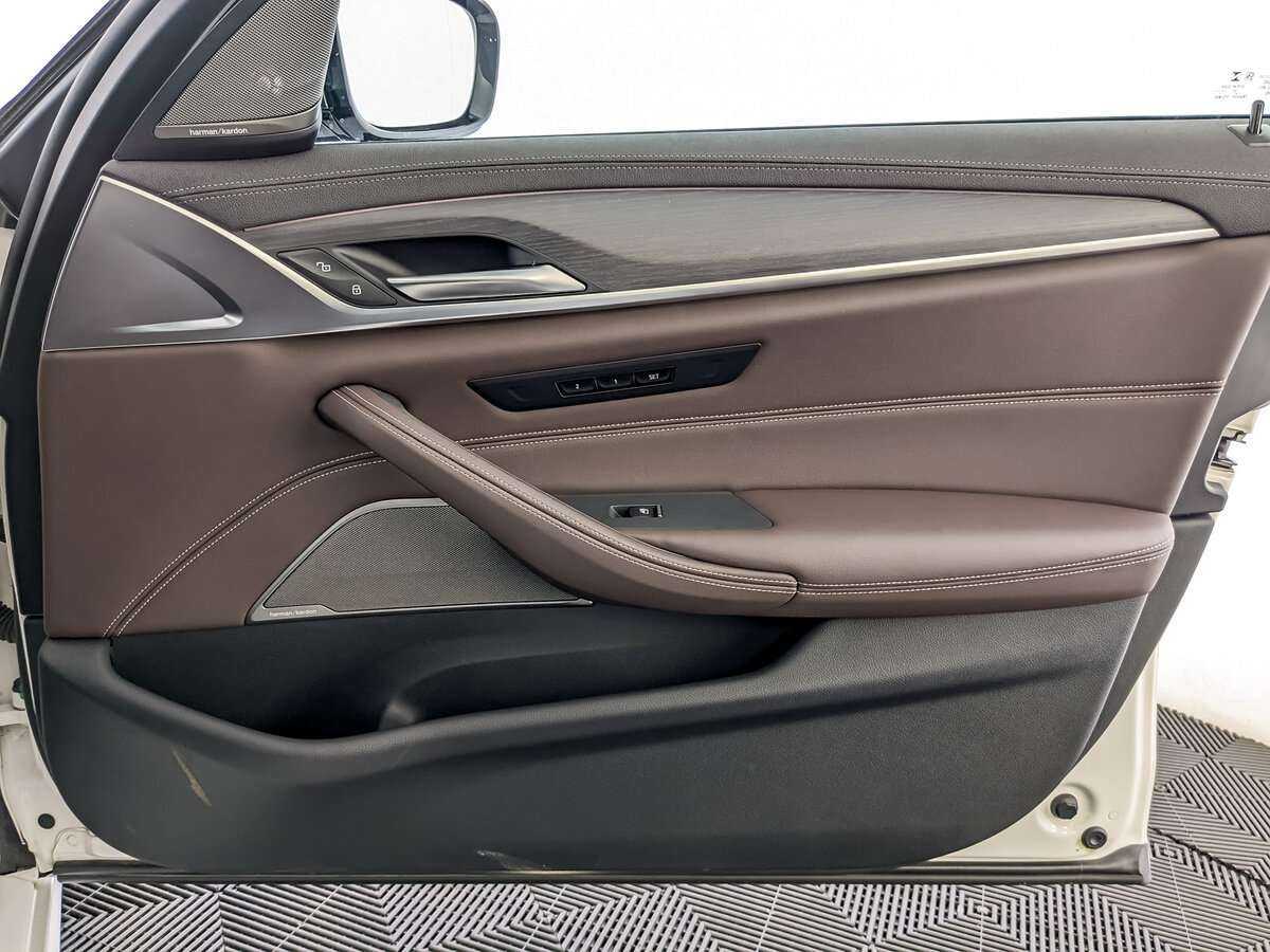 BMW 5 серии 530d xDrive, 2020 Фото №20