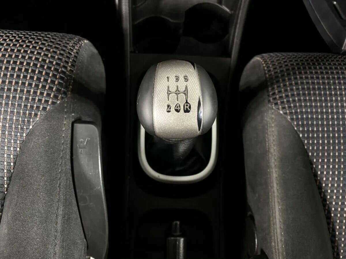 Nissan Tiida, 2011 Фото №14