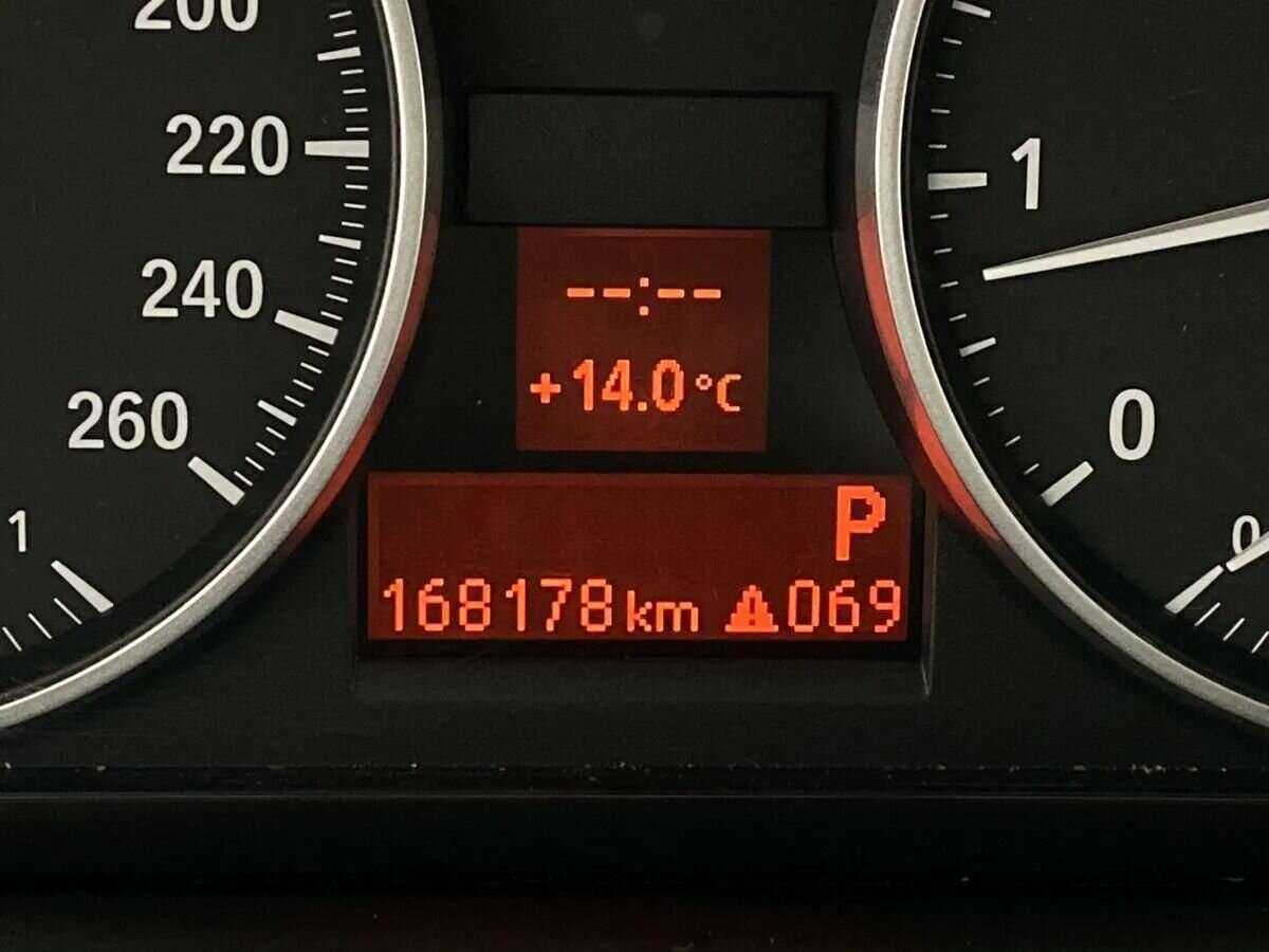 BMW 3 серии 318i, 2011 Фото №15