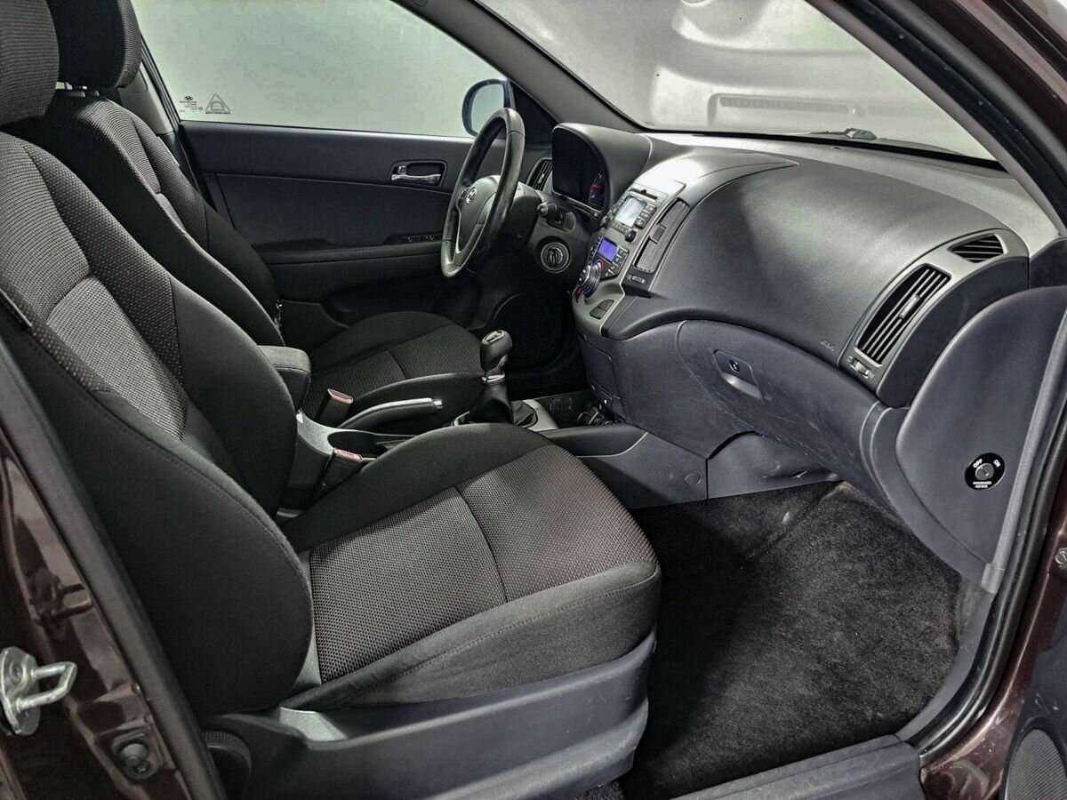 Hyundai i30, 2010 Фото №11