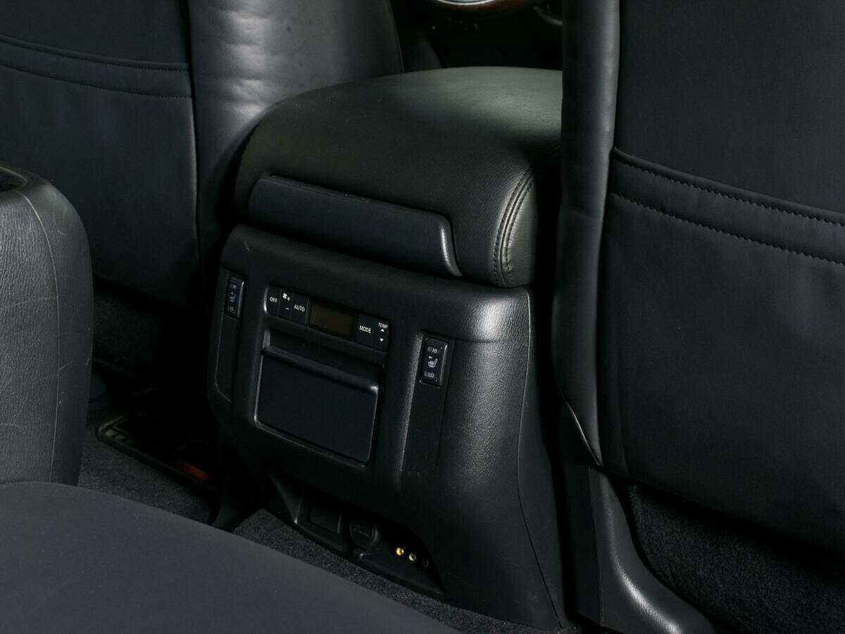 Infiniti QX56, 2011 Фото №17