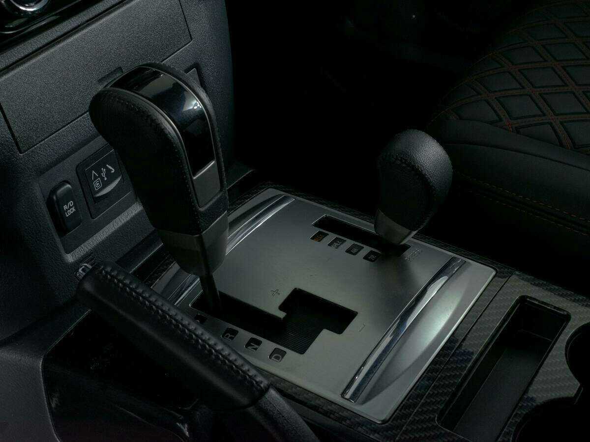 Mitsubishi Pajero, 2019 Фото №15