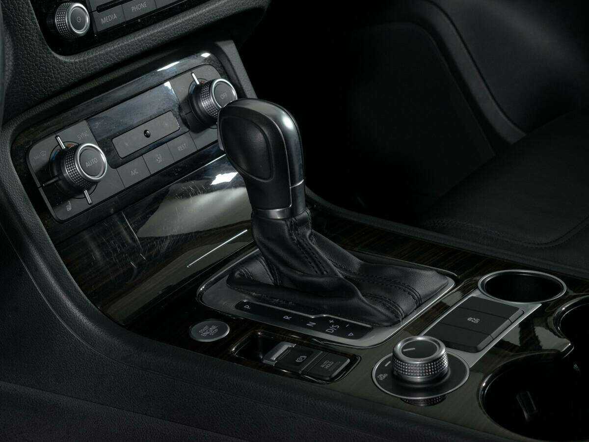 Volkswagen Touareg, 2015 Фото №15