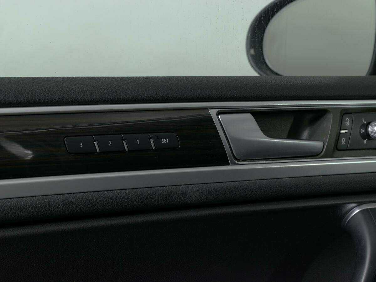 Volkswagen Touareg, 2015 Фото №17