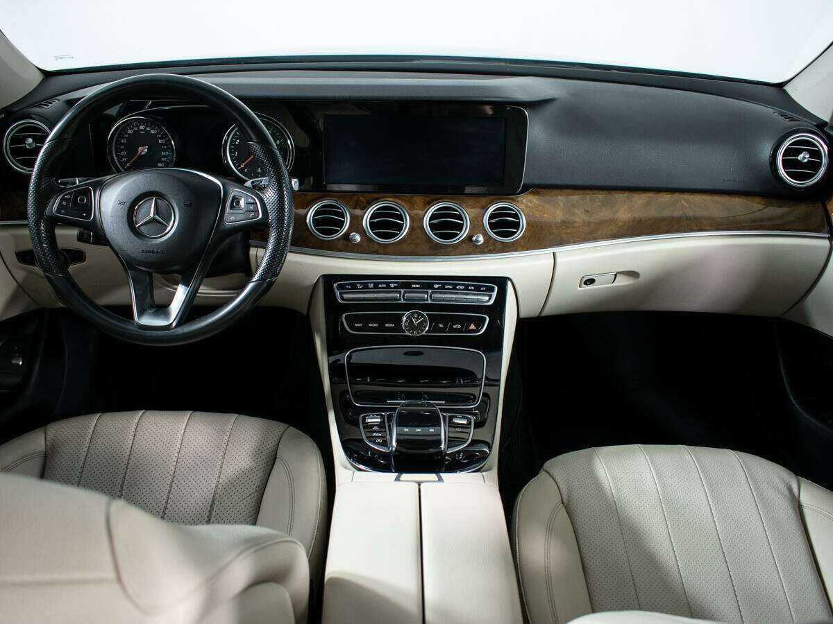 Mercedes-Benz E-Класс 300, 2017 Фото №10