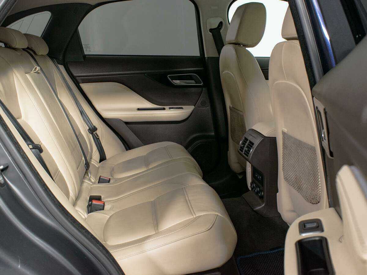 Jaguar F-Pace, 2016 Фото №15