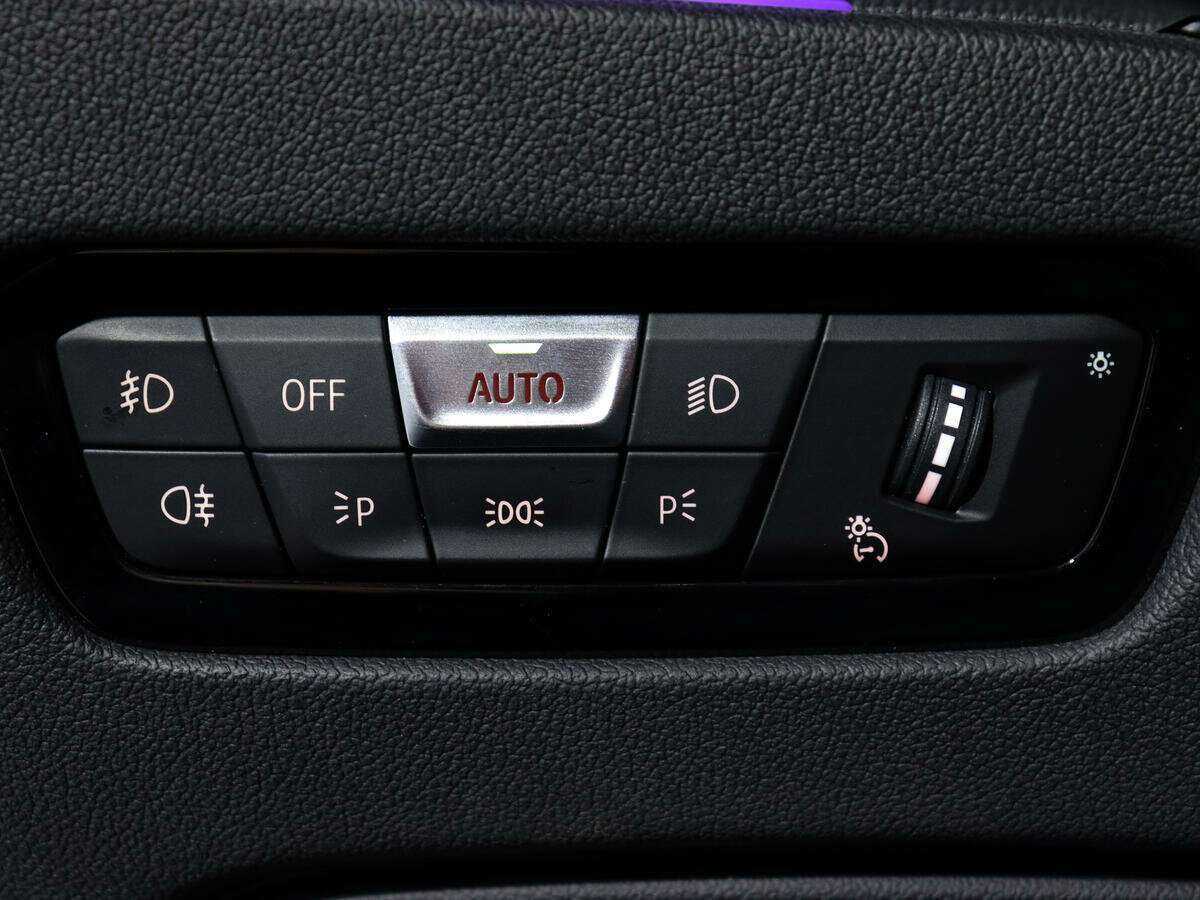 BMW 3 серии 320i xDrive, 2020 Фото №19