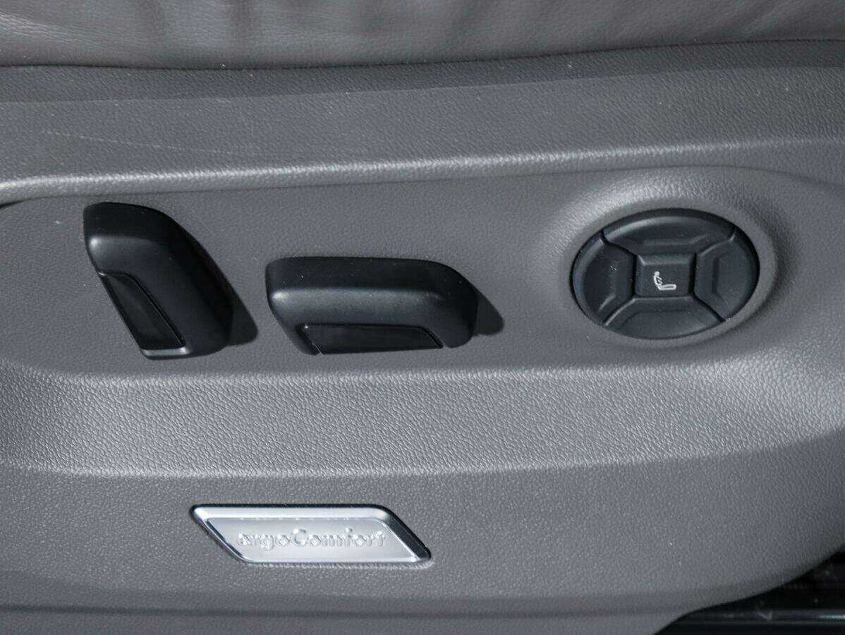 Volkswagen Touareg, 2018 Фото №16