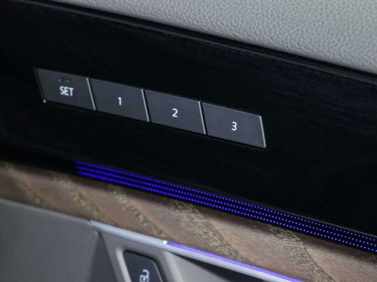 Volkswagen Touareg, 2018 Фото №17