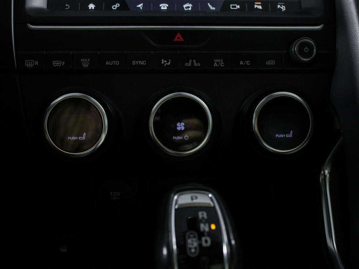 Jaguar E-Pace, 2018 Фото №16