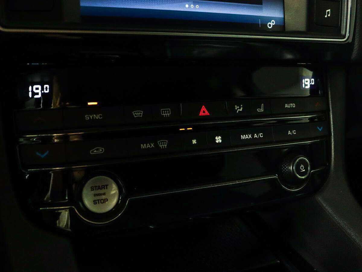 Jaguar F-Pace, 2018 Фото №20