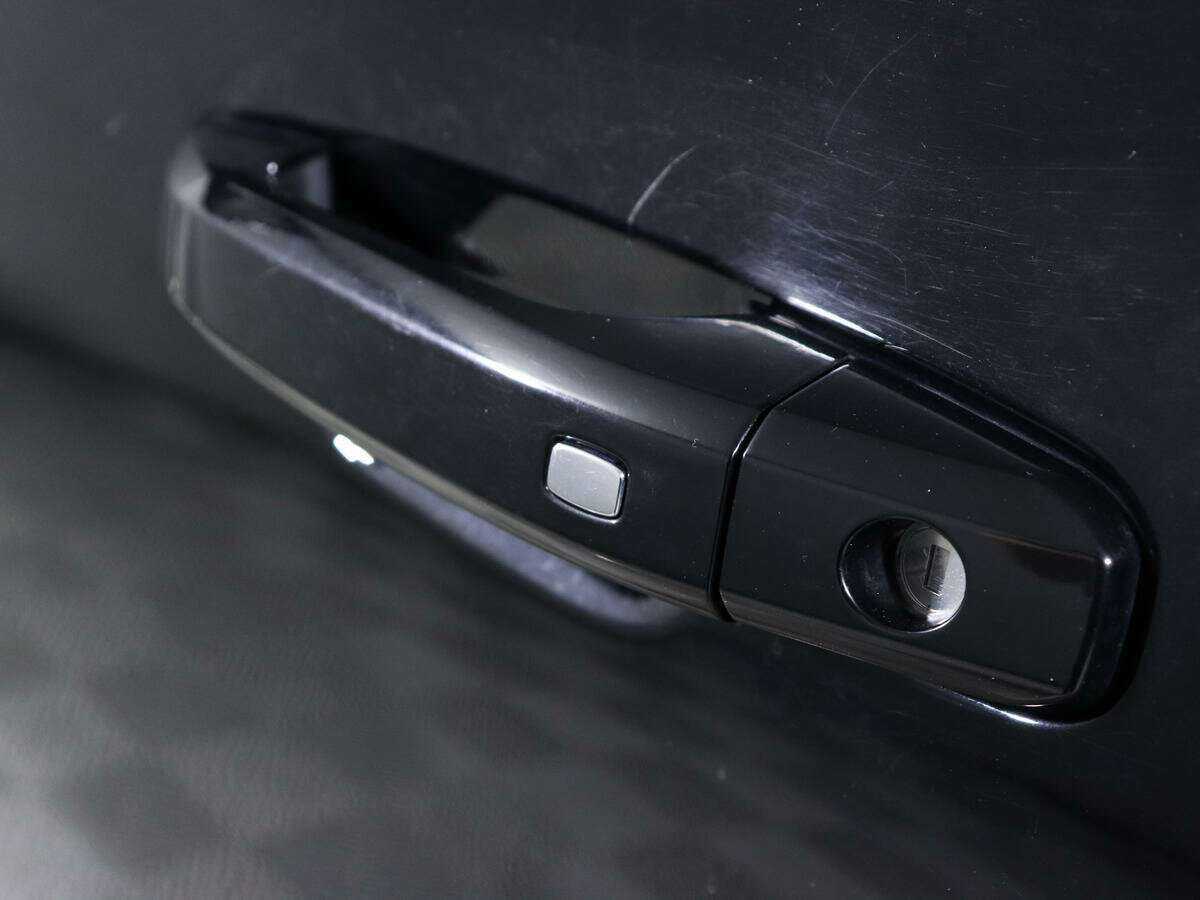 Chevrolet Tahoe, 2019 Фото №20