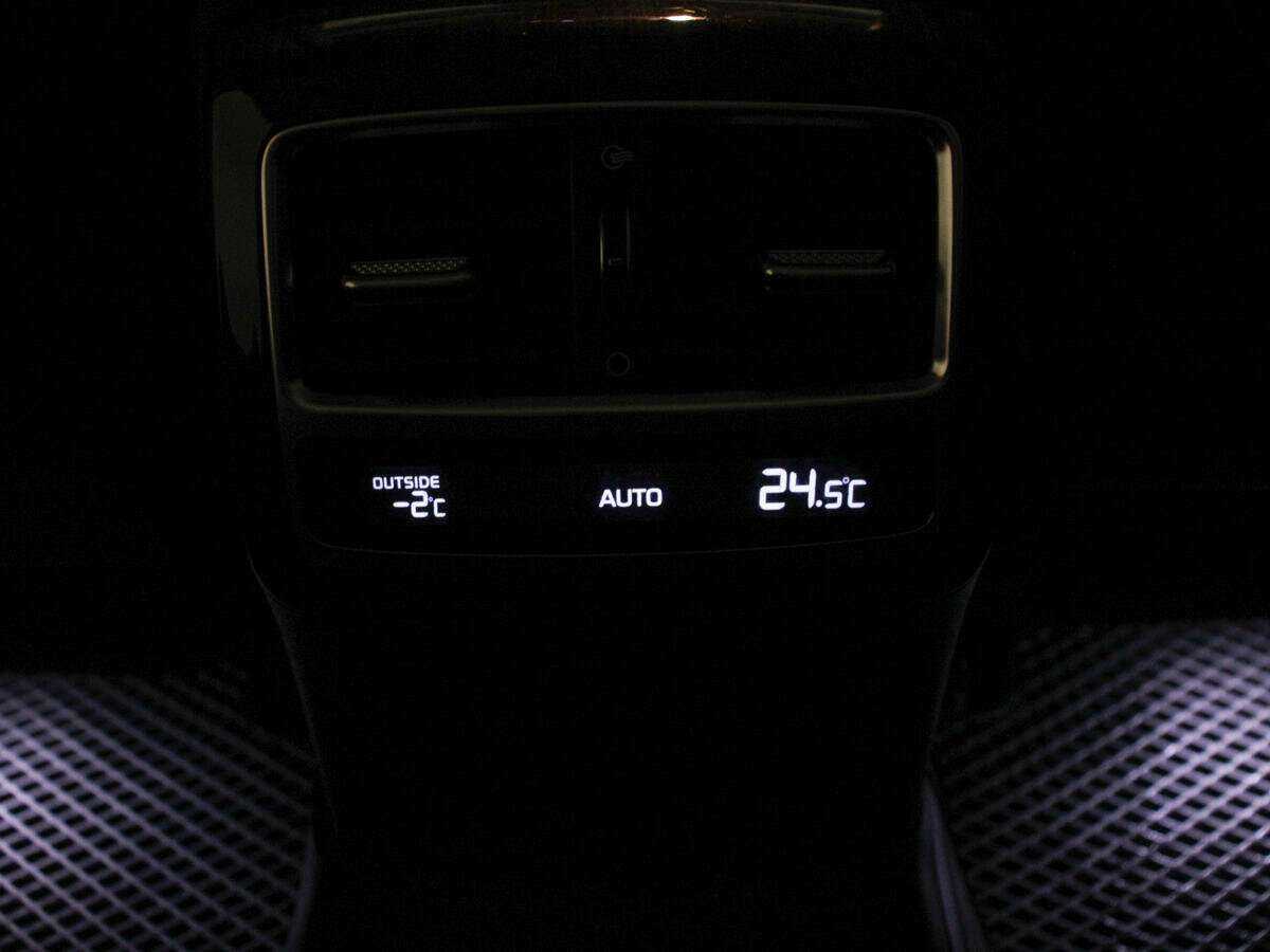 Kia K900, 2019 Фото №31