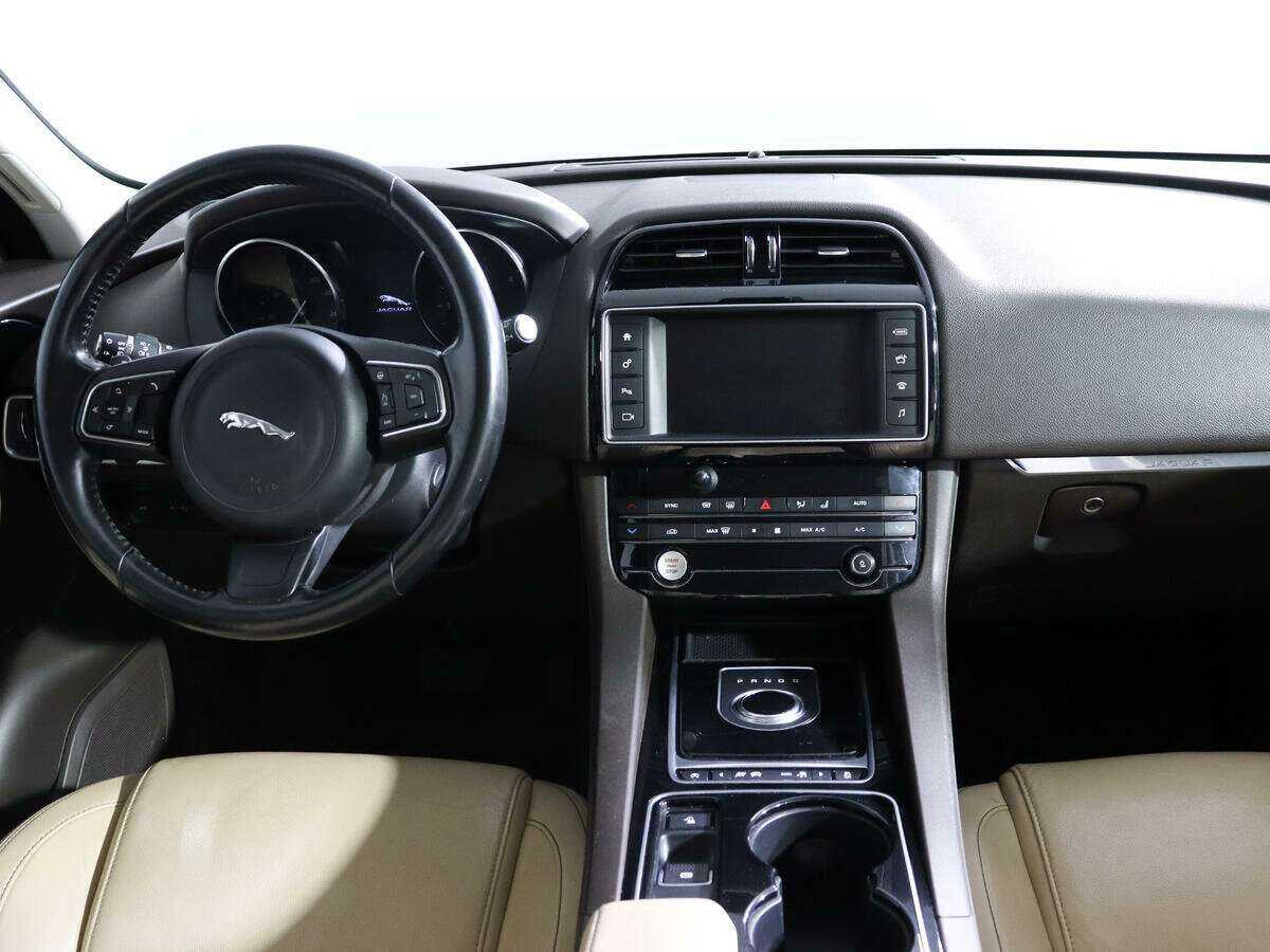 Jaguar F-Pace, 2017 Фото №12