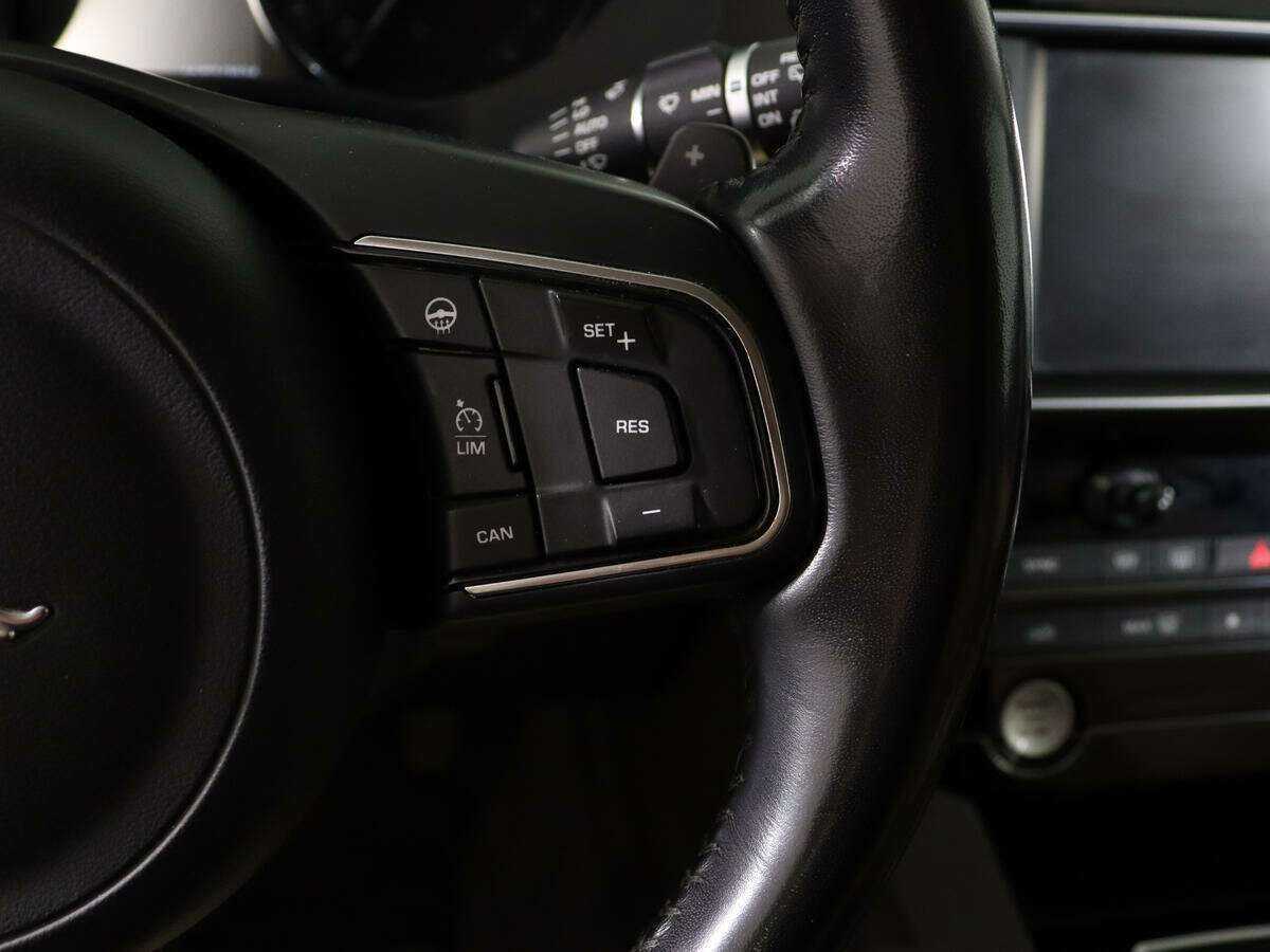 Jaguar F-Pace, 2017 Фото №24