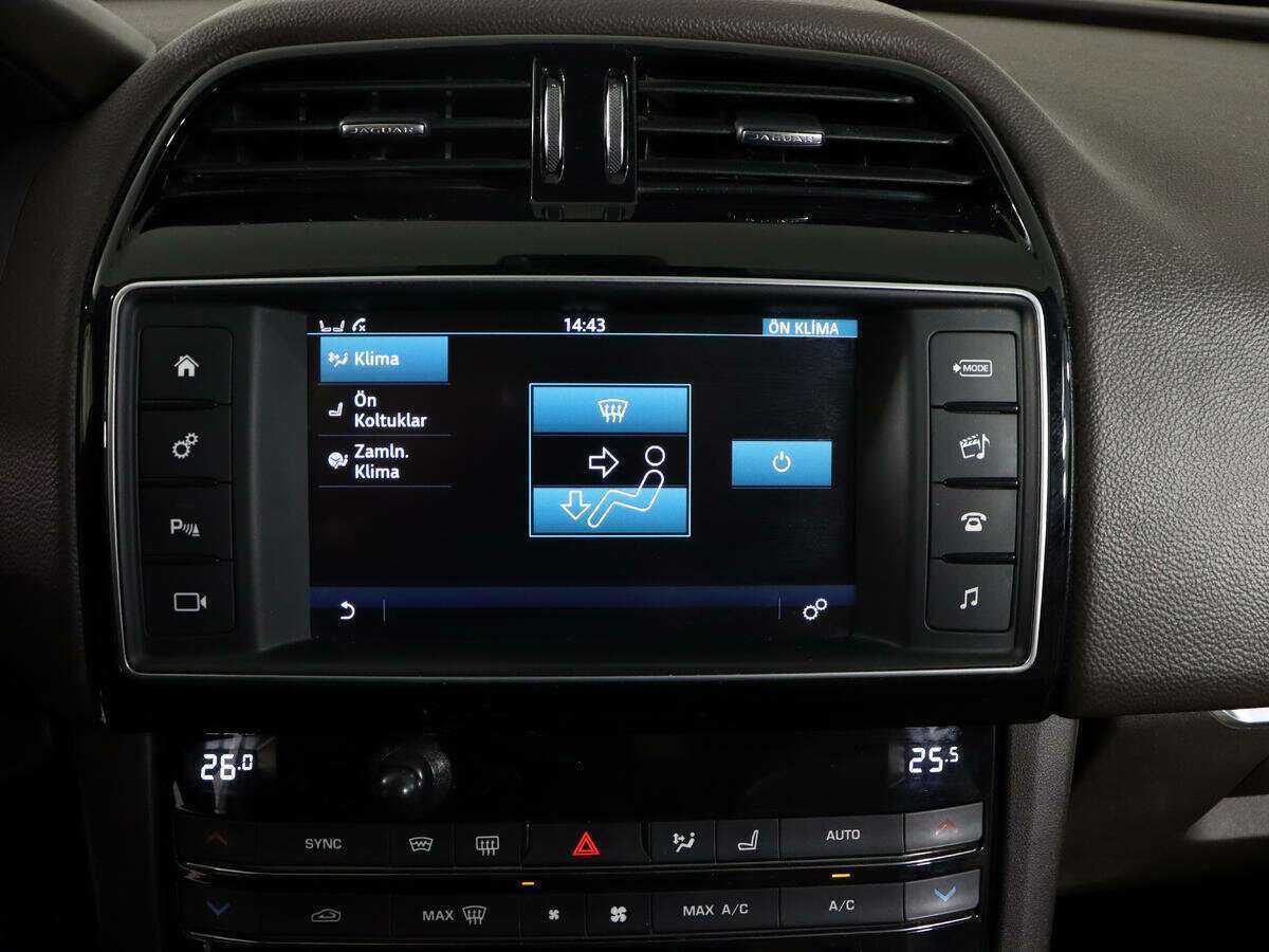 Jaguar F-Pace, 2017 Фото №32